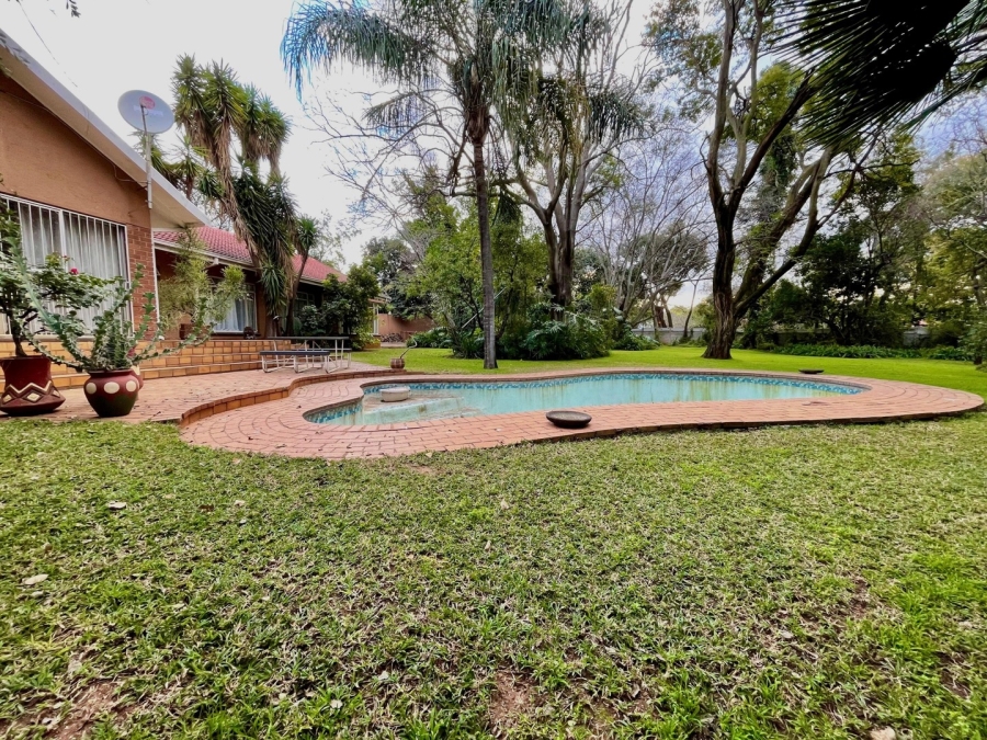 5 Bedroom Property for Sale in Protea Park North West